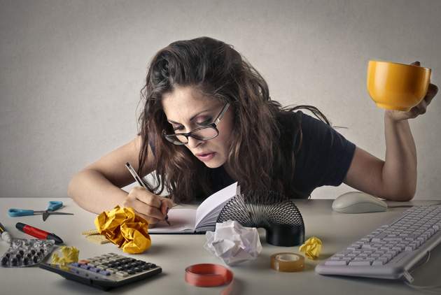 多工處理的代價：從認知科學剖析任務切換如何導致注意力碎片化與記憶損耗