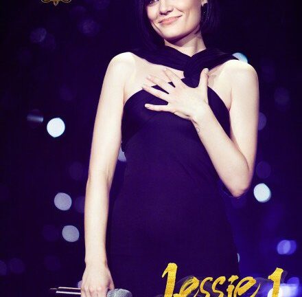 歌手Jessie J发视频吐槽 飞机解禁手机是好是坏