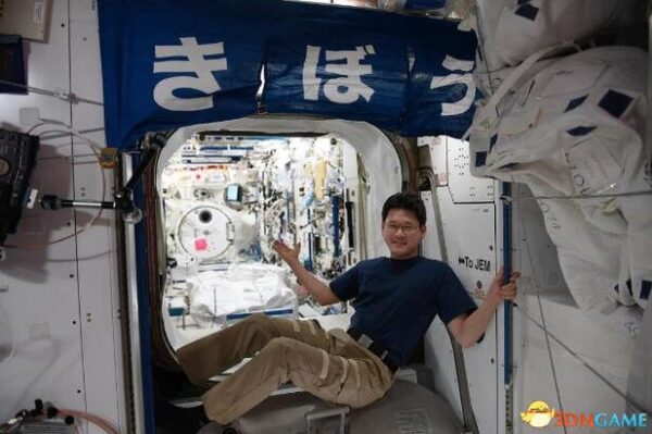 惊掉眼球：日本宇航员在外太空3周竟长高9公分！